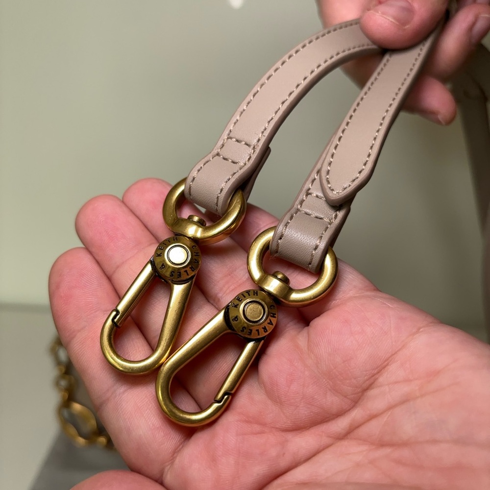 *NEW* Charles & Keith Saddle Bag - Picture 4 of 7